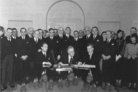La ceremonia de la firma de Pacto Roerich en la Casa Blanca. Washington (EEUU). El 15 de abril 1935